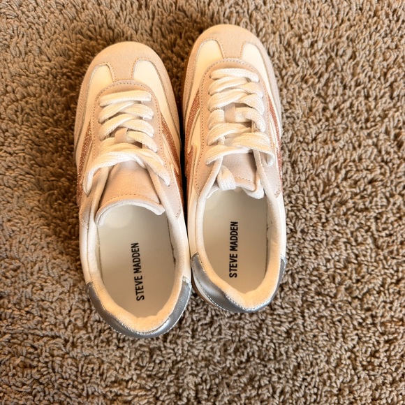 Steve Madden Kids Sneakers in Cream and Tan - Picture 5 of 5